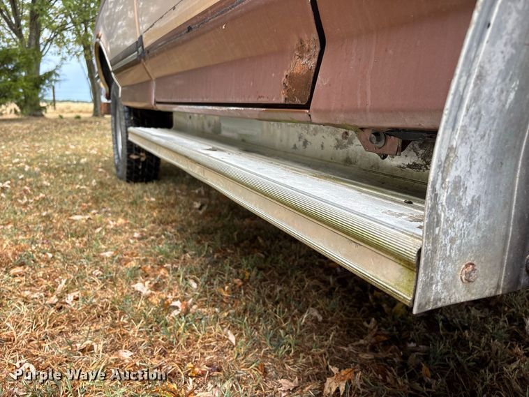 image for item FG0668 1990 Ford F250 pickup truck