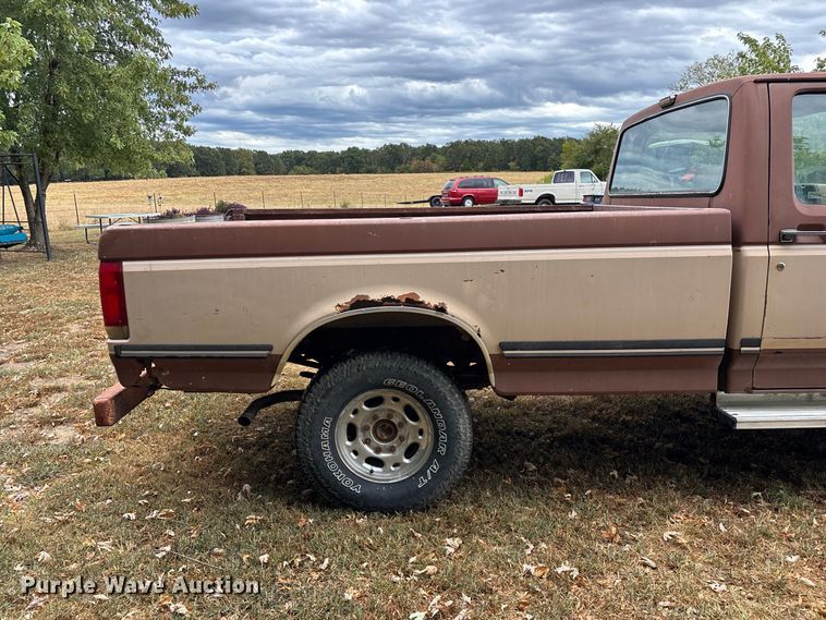 image for item FG0668 1990 Ford F250 pickup truck