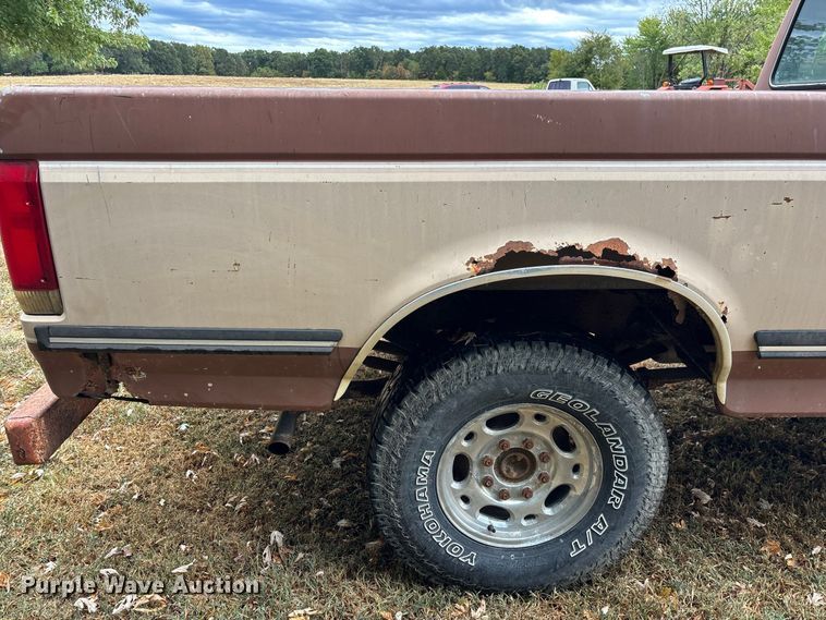 image for item FG0668 1990 Ford F250 pickup truck