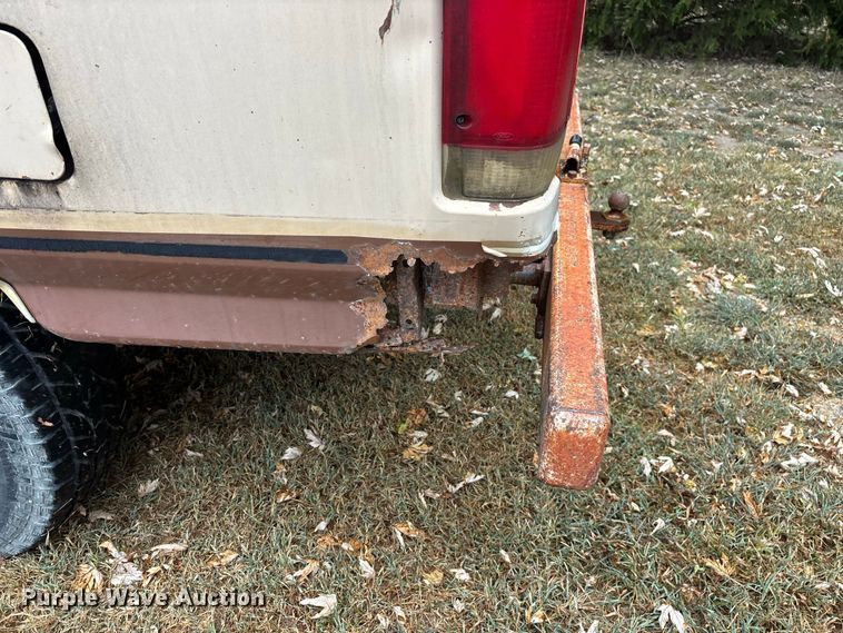 image for item FG0668 1990 Ford F250 pickup truck