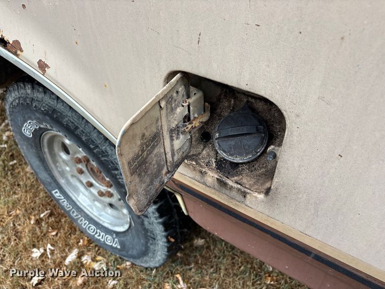 image for item FG0668 1990 Ford F250 pickup truck