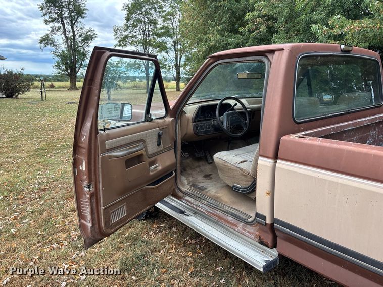 image for item FG0668 1990 Ford F250 pickup truck