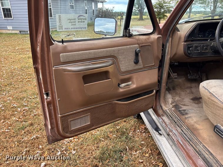 image for item FG0668 1990 Ford F250 pickup truck