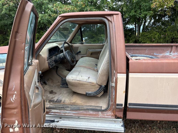 image for item FG0668 1990 Ford F250 pickup truck
