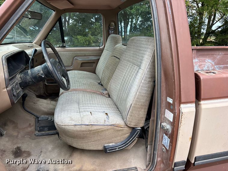 image for item FG0668 1990 Ford F250 pickup truck