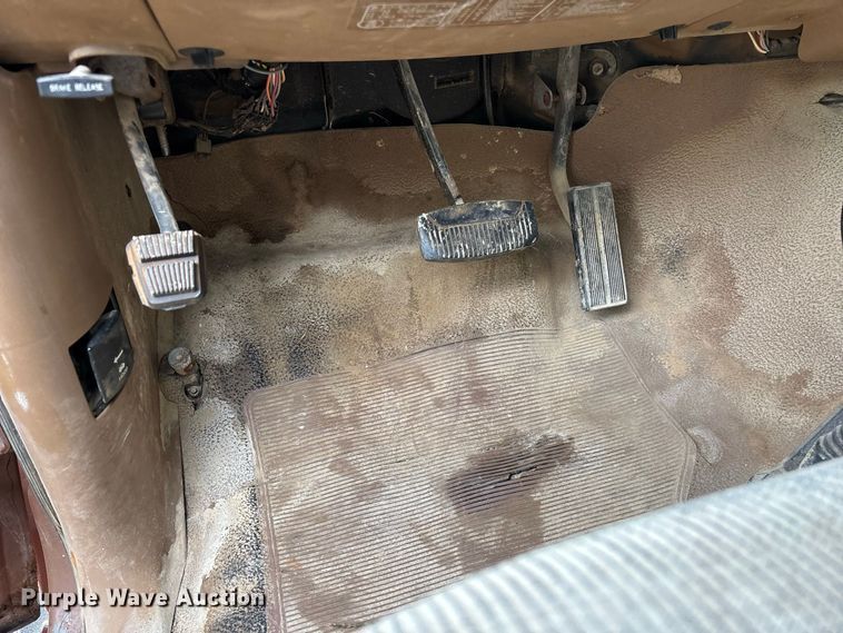 image for item FG0668 1990 Ford F250 pickup truck