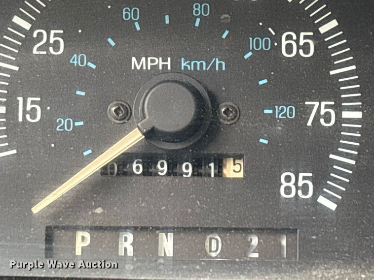 image for item FG0668 1990 Ford F250 pickup truck