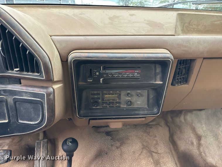 image for item FG0668 1990 Ford F250 pickup truck