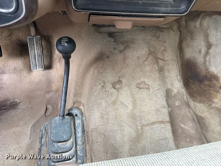 image for item FG0668 1990 Ford F250 pickup truck