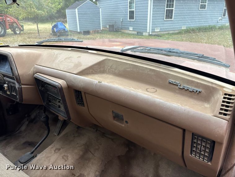 image for item FG0668 1990 Ford F250 pickup truck
