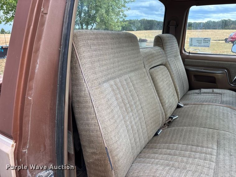 image for item FG0668 1990 Ford F250 pickup truck