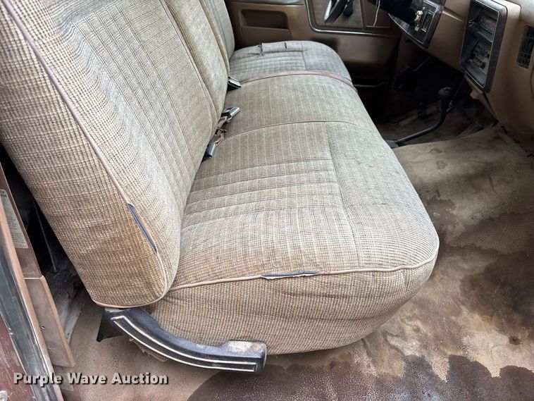 image for item FG0668 1990 Ford F250 pickup truck