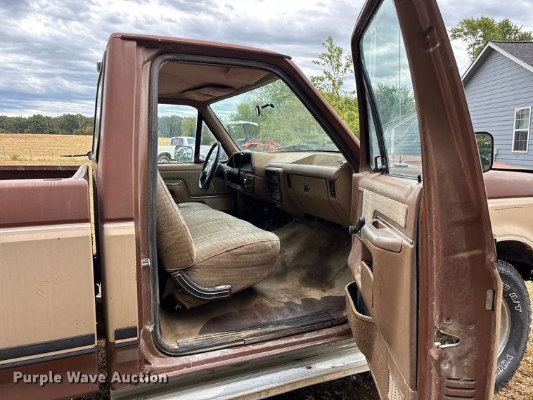 image for item FG0668 1990 Ford F250 pickup truck