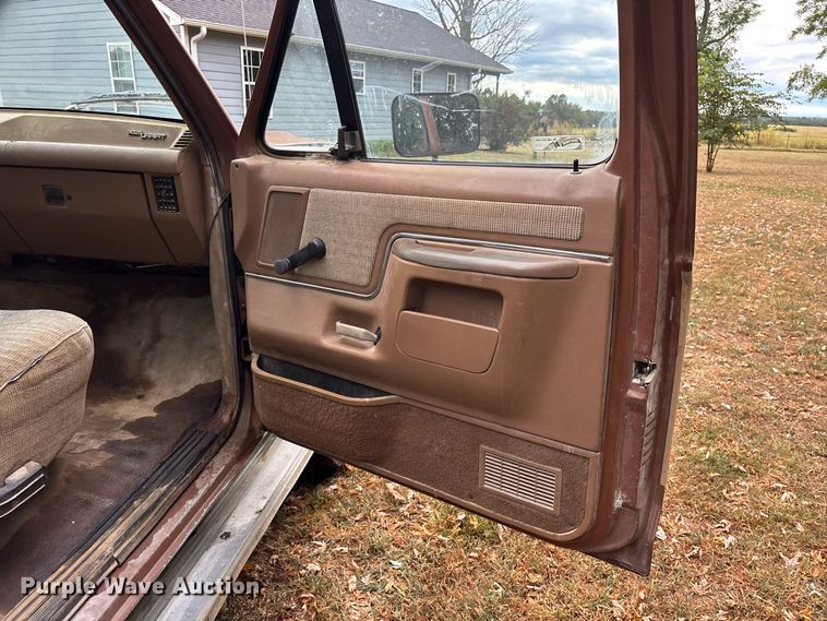 image for item FG0668 1990 Ford F250 pickup truck