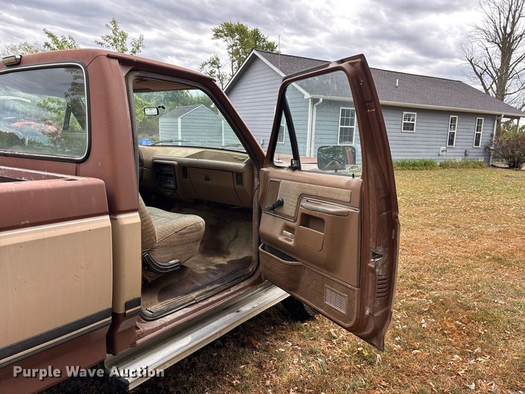 image for item FG0668 1990 Ford F250 pickup truck