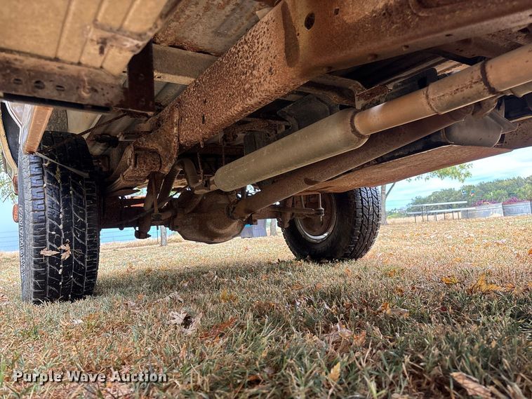 image for item FG0668 1990 Ford F250 pickup truck