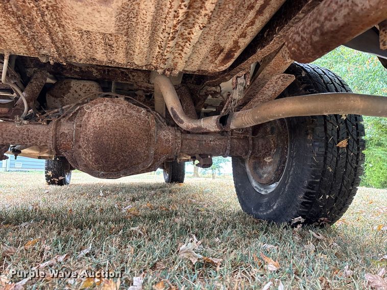 image for item FG0668 1990 Ford F250 pickup truck