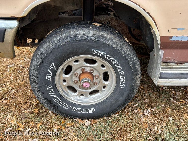 image for item FG0668 1990 Ford F250 pickup truck