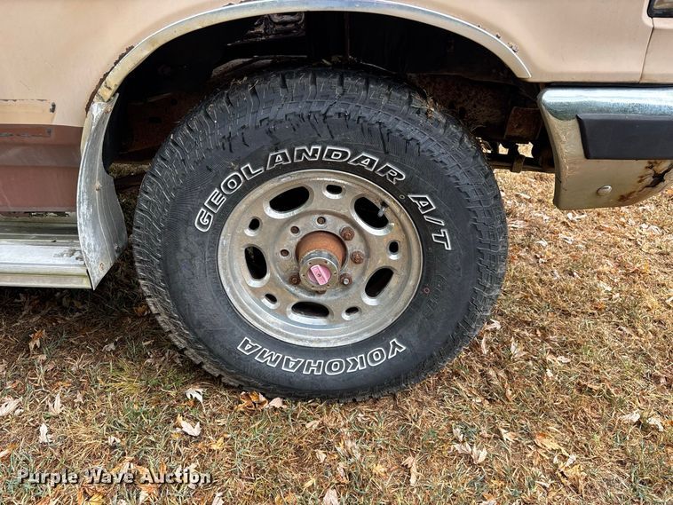 image for item FG0668 1990 Ford F250 pickup truck
