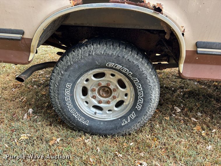 image for item FG0668 1990 Ford F250 pickup truck