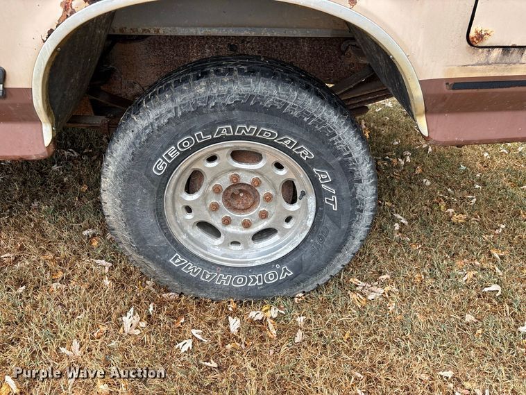 image for item FG0668 1990 Ford F250 pickup truck