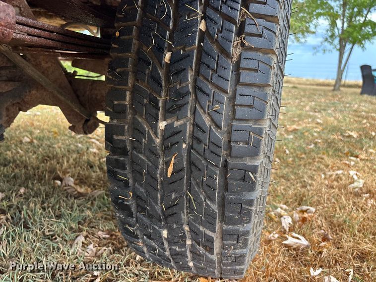 image for item FG0668 1990 Ford F250 pickup truck