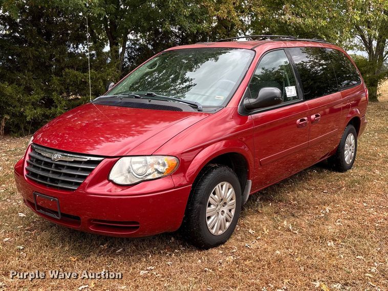 2006 Chrysler Town & Country LX van
