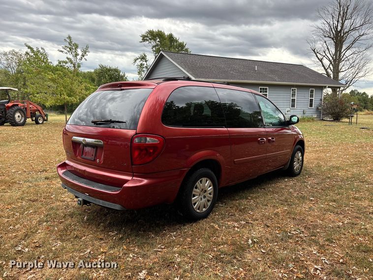 image for item FG0669 2006 Chrysler Town & Country LX van