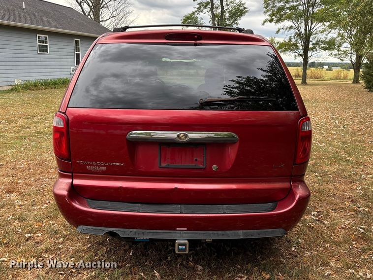 image for item FG0669 2006 Chrysler Town & Country LX van