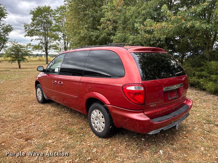 image for item FG0669 2006 Chrysler Town & Country LX van