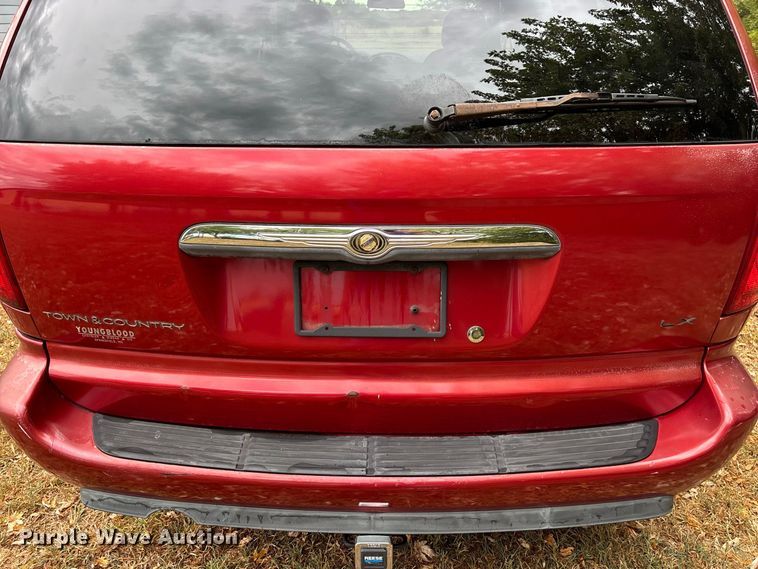 image for item FG0669 2006 Chrysler Town & Country LX van