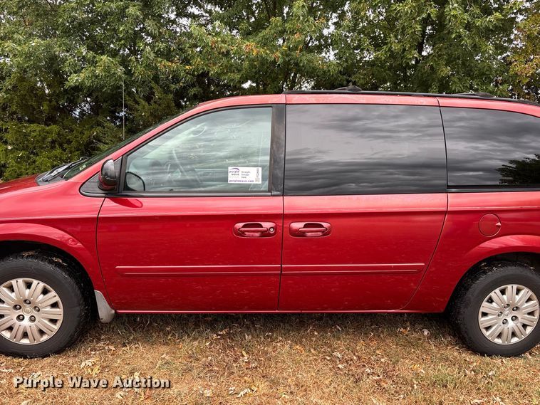 image for item FG0669 2006 Chrysler Town & Country LX van