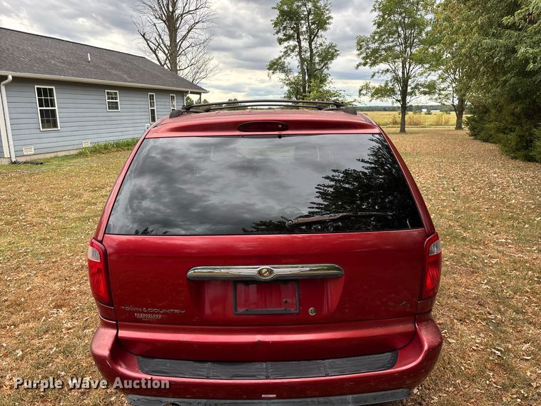 image for item FG0669 2006 Chrysler Town & Country LX van