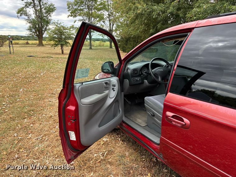 image for item FG0669 2006 Chrysler Town & Country LX van