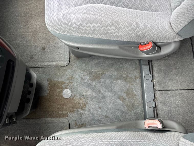 image for item FG0669 2006 Chrysler Town & Country LX van