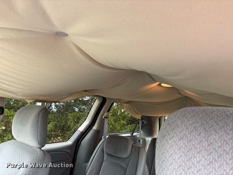 image for item FG0669 2006 Chrysler Town & Country LX van