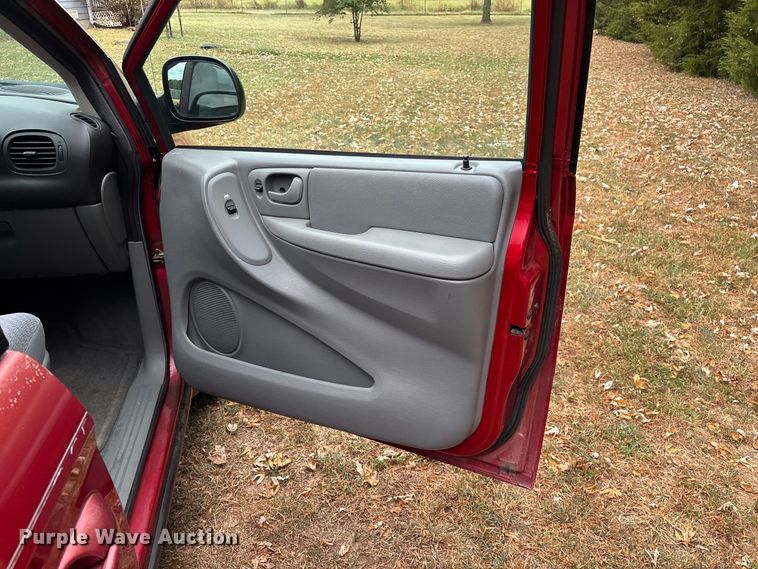 image for item FG0669 2006 Chrysler Town & Country LX van