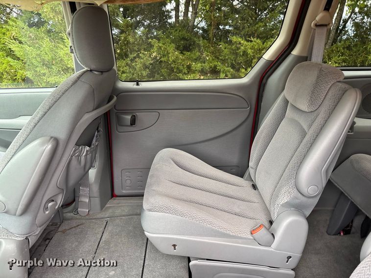 image for item FG0669 2006 Chrysler Town & Country LX van