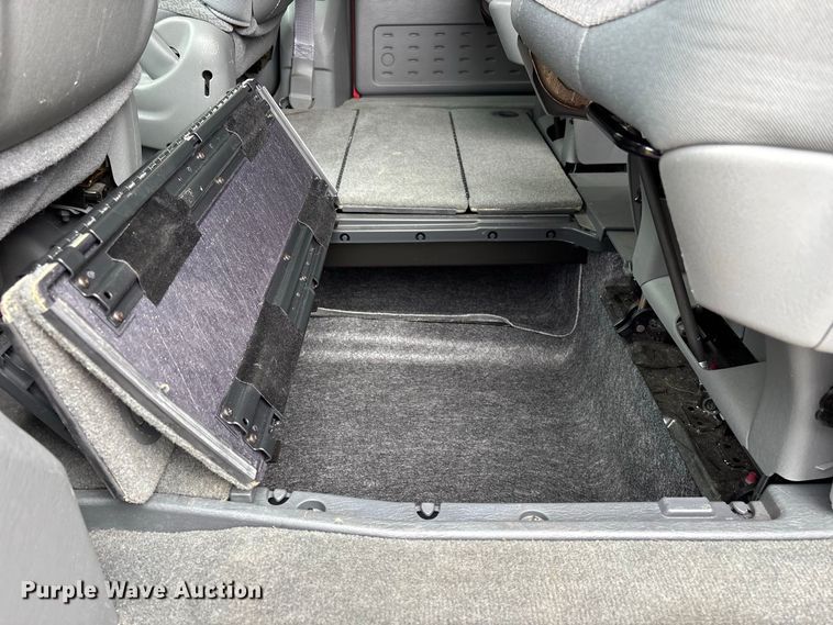 image for item FG0669 2006 Chrysler Town & Country LX van