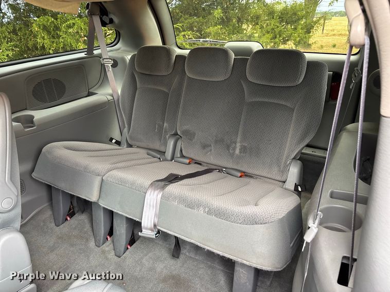 image for item FG0669 2006 Chrysler Town & Country LX van