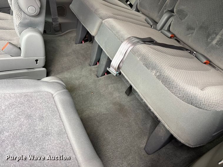 image for item FG0669 2006 Chrysler Town & Country LX van