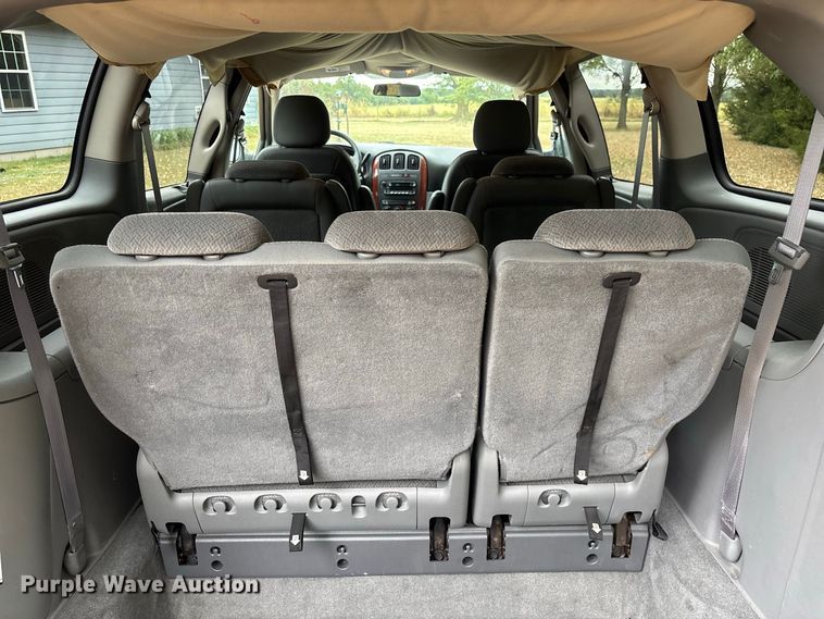 image for item FG0669 2006 Chrysler Town & Country LX van