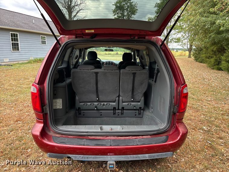 image for item FG0669 2006 Chrysler Town & Country LX van
