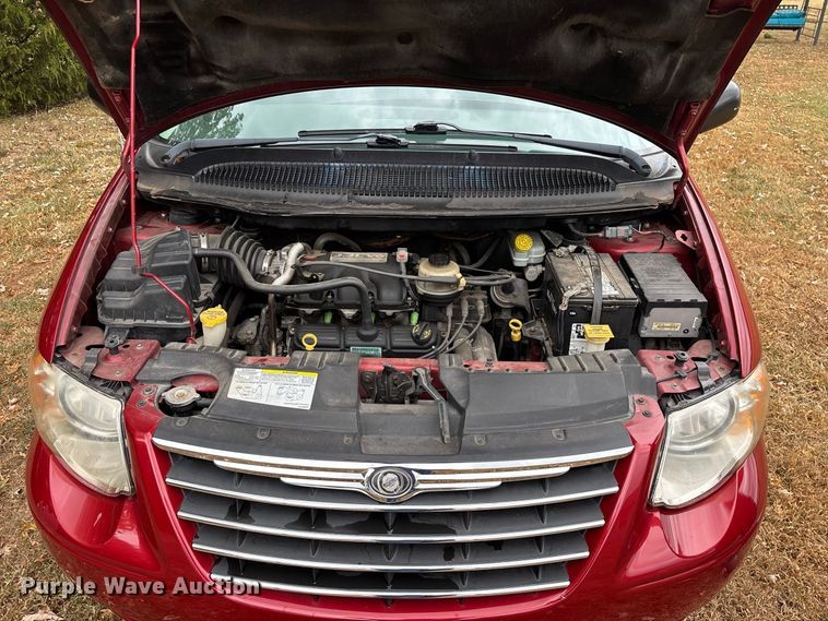 image for item FG0669 2006 Chrysler Town & Country LX van
