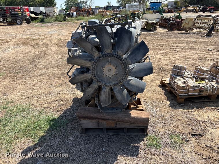 image for item FI0381 Paccar engine