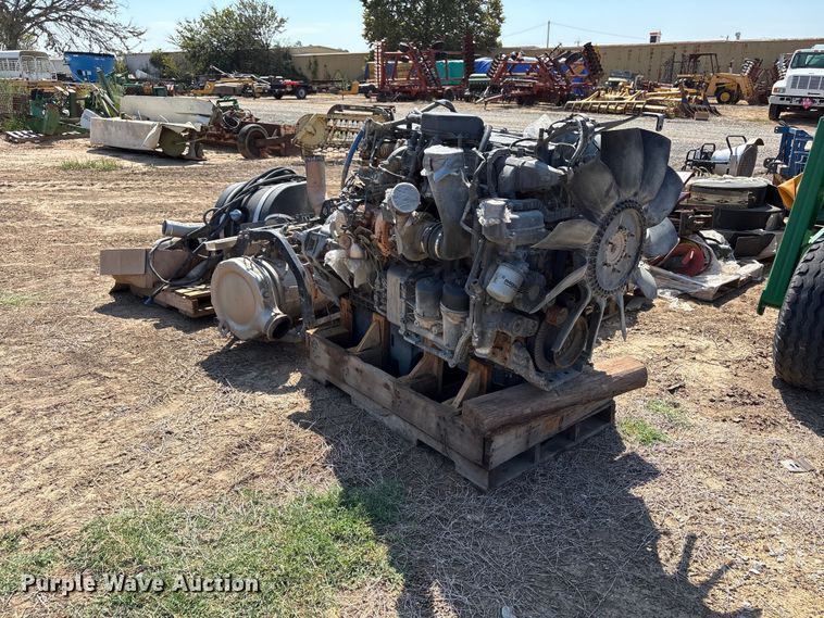 image for item FI0381 Paccar engine