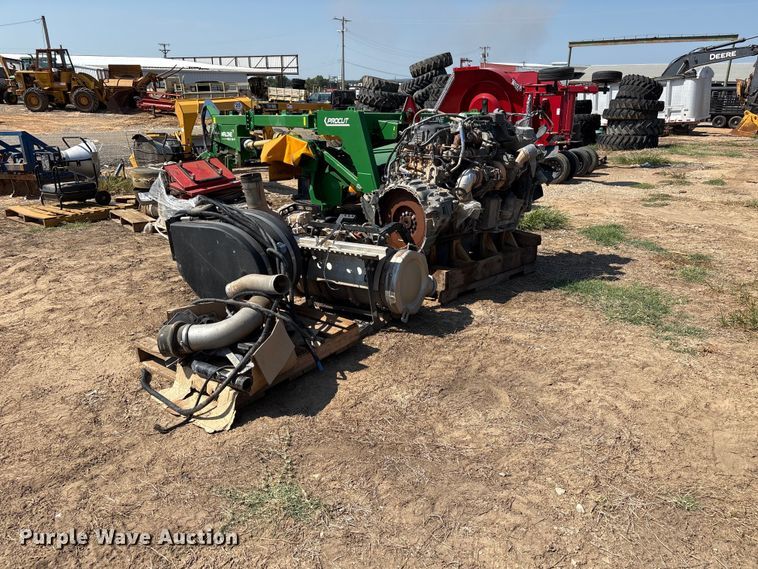 image for item FI0381 Paccar engine