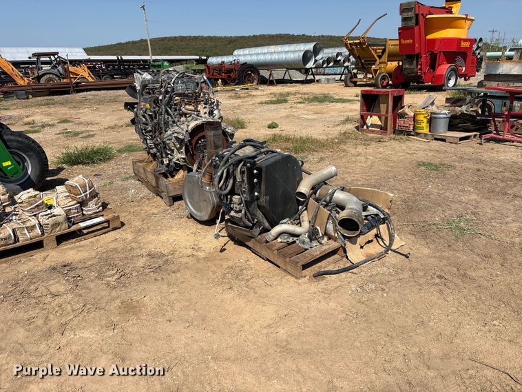 image for item FI0381 Paccar engine