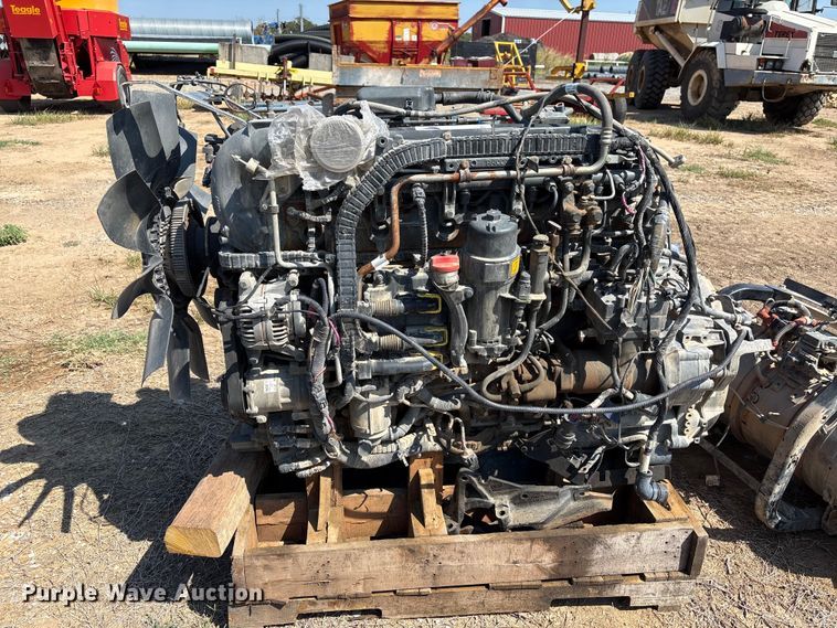 image for item FI0381 Paccar engine