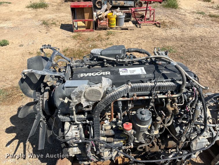 image for item FI0381 Paccar engine